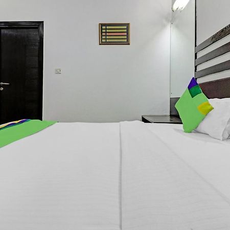 Treebo Trend Exotica Opp Sector 62 Hotel Ghaziabad Exterior foto