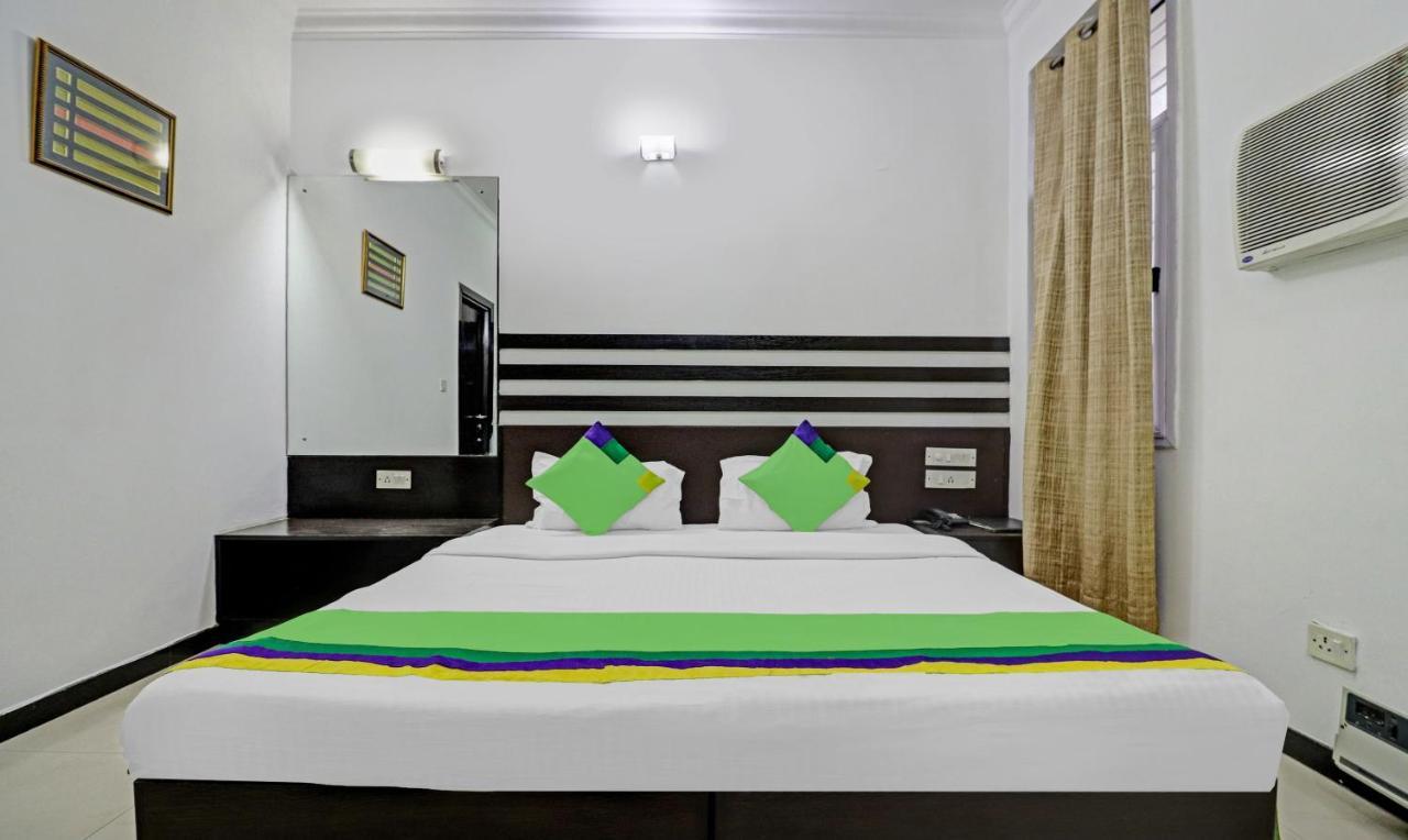 Treebo Trend Exotica Opp Sector 62 Hotel Ghaziabad Exterior foto