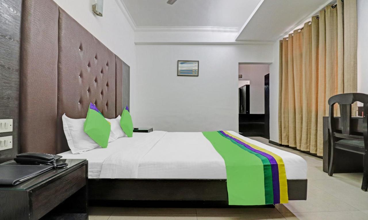 Treebo Trend Exotica Opp Sector 62 Hotel Ghaziabad Exterior foto